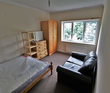 One-Bedroom House share - Photo 2