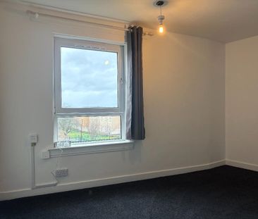 3 bedroom flat to rent - Photo 5