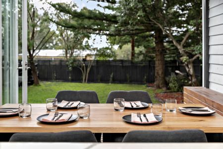 Chic Modern Living in the Frankston High School Zone - Photo 2