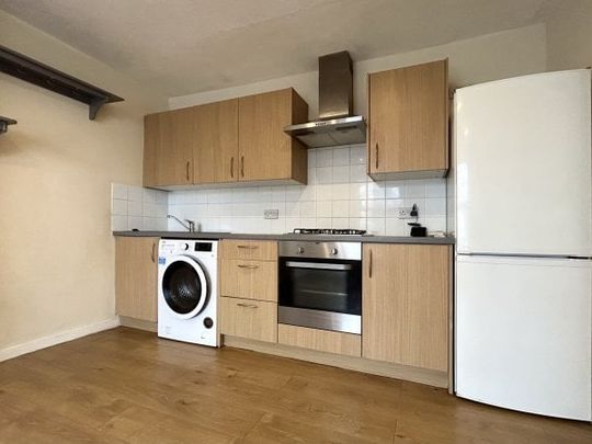 Brunswick Road, Shoreham-by-Sea, BN43 2 bedroom flat to rent - Photo 1