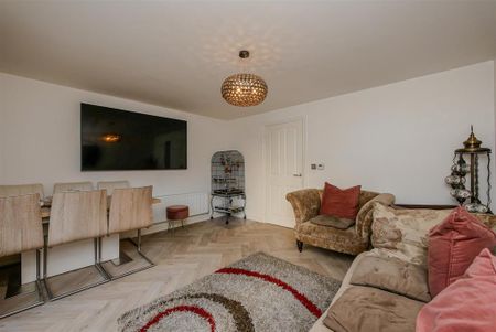 4 bedroom semi-detached house to rent - Photo 2