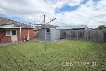 Charming Home in Dandenong North - Photo 3