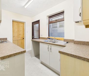 3 bedroom terraced house to rent - Photo 3