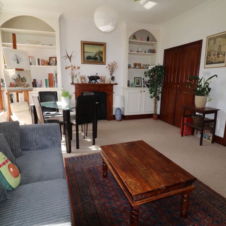 1 Bed Flat, St. John's Hill, SW11 - Photo 1