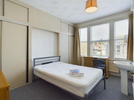 5 bedroom terraced house to rent - Photo 3