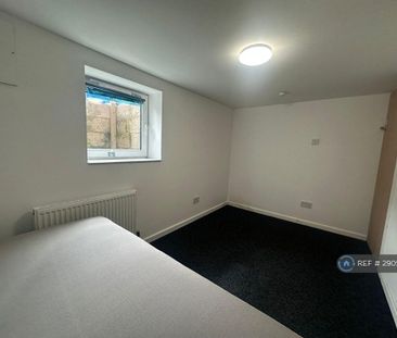 1 bedroom in a house share to rent - Photo 3
