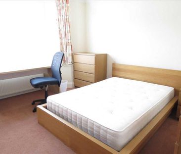 5 bedroom detached house to rent - Photo 4