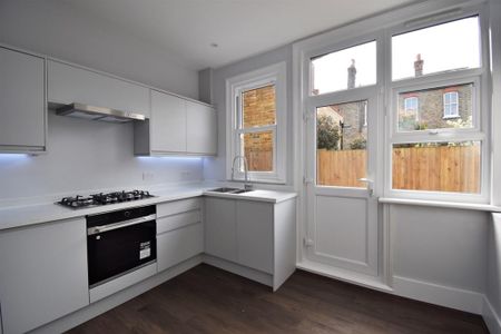 2 bedroom flat to rent - Photo 4