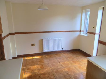 3 bedroom semi-detached house to rent - Photo 2