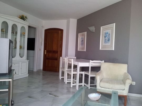 Alquiler de piso en Calle la Fragata - Photo 1