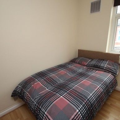 4 Bed - Carberry Terrace, Hyde Park, Leeds - Photo 1