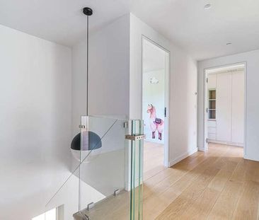 Abbotswood, Guildford, GU1 - Photo 3