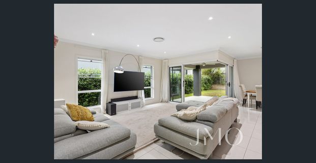 LOW MAINTENANCE & STYLISH 4 BEDROOM HOME - Photo 1