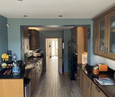 6 bed Semi-Detached - To Let - Photo 4