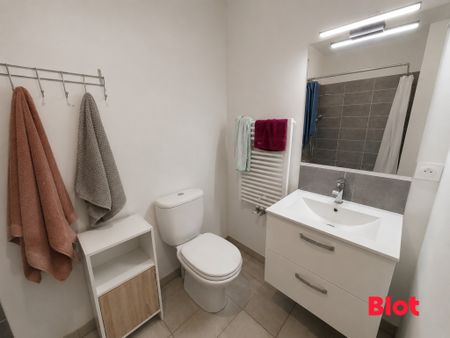 Location Maison 5 pièces 104m² MONTREUIL LE GAST 35520 - Photo 2