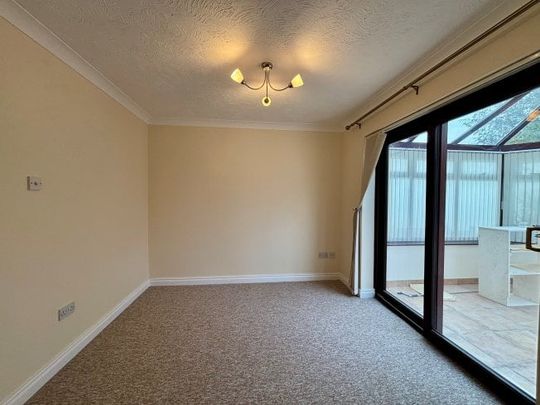 Fairwater Close, Evesham, WR11 - Photo 1