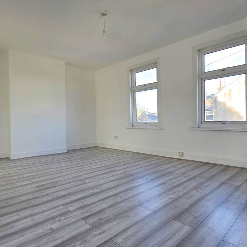 Guide Price £2,450 pcm - Available Now - Part Furnished - Photo 1