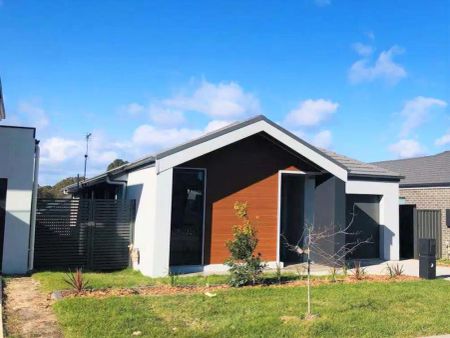 “QUALITY 4 BEDROOM HOME!” - Photo 2