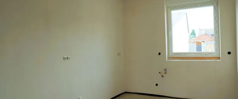 Bungalow Erstbezug in zentraler Lage mit 2 Garagen und Einbauküche - Foto 1