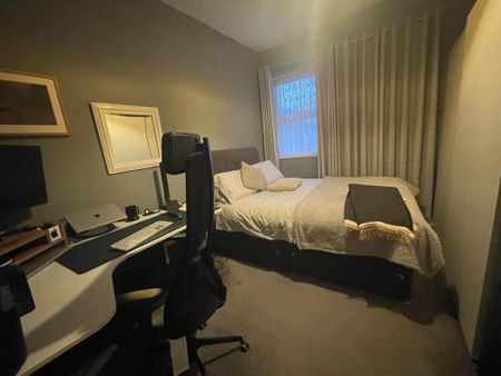 3 Bed Terraced House, Central Park Road, E6 - Photo 4