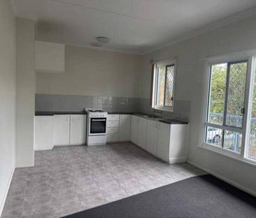 Two bedroom unit in central location - Photo 5