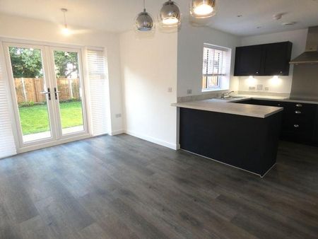 3 bedroom detached house to rent - Photo 4
