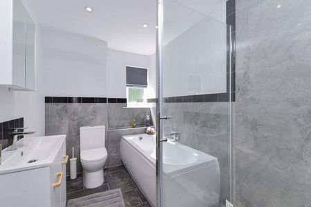 3 bedroom apartment to rent - Photo 3