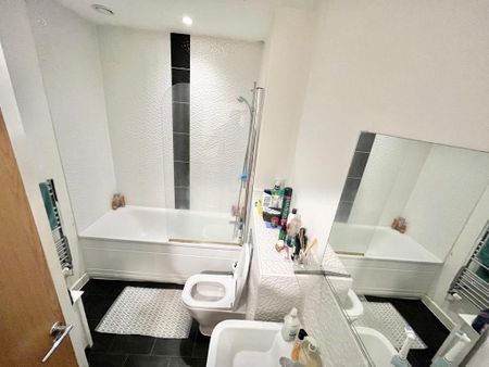 1 bedroom in a house share to rent - Photo 5