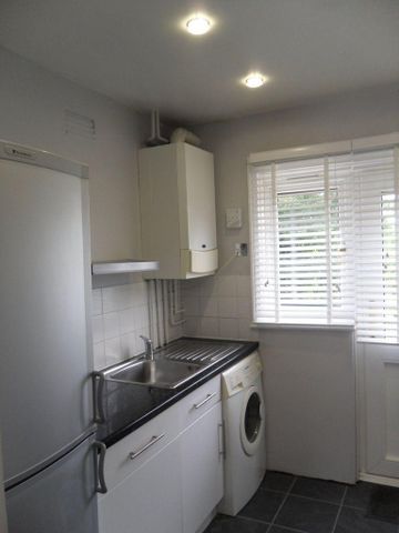 4 bedroom semi-detached house to rent - Photo 3