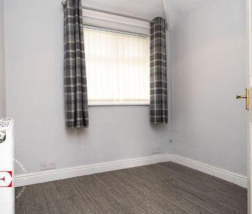 3 bedroom end of terrace house to rent - Photo 4