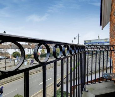 1 bedroom in a flat share to rent - Photo 3