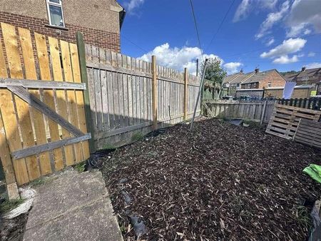 Coniston Grove,baildon, BD17 - Photo 2