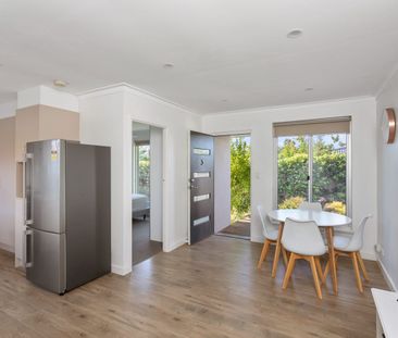 Discover the perfect blend of style and comfort in this beautifully... - Photo 4