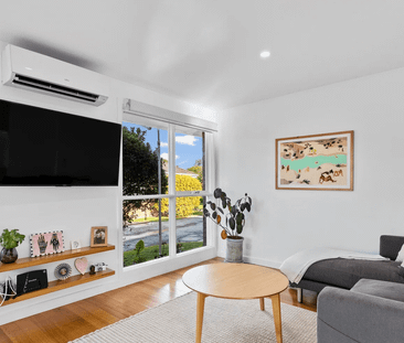 Stylish & Modern 2-Bedroom Unit in Prime Mentone Location - Photo 2