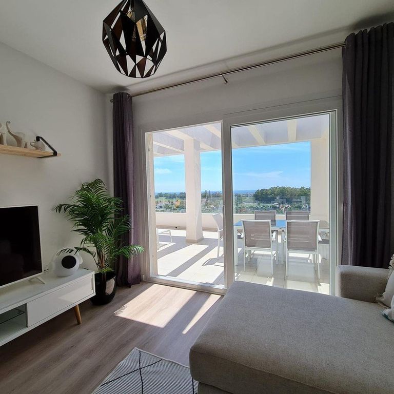 2 bedroom luxury Flat for rent in Nueva Andalucia, Andalusia - Photo 1