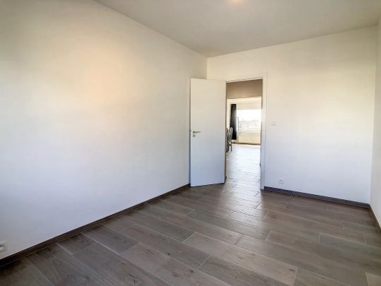 Gerenoveerd appartement met 2 slaapkamers en terras en garagebox - bewoonbare oppervlakte 78 m² - Foto 1