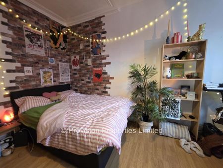 5 bedroom terraced house to rent - Photo 4