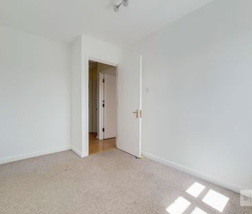 Benhill Road - Photo 4