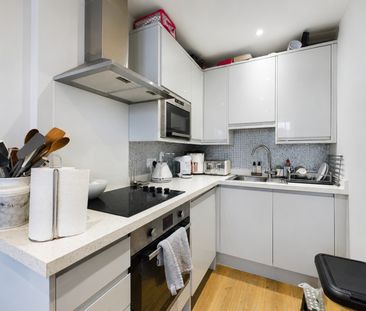 1 bedroom Flat in Victoria Road, Farnborough - Photo 2
