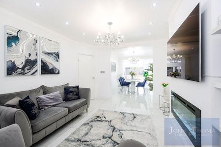 4 bedroom semi-detached house to rent - Photo 2