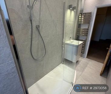 4 bedroom flat to rent - Photo 6