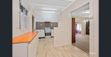 Spacious 4-Bedroom + Study Home Perfect for Families or Workers - Photo 3