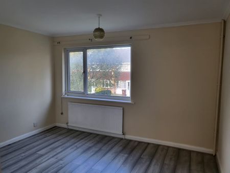 2 bed Terraced in Woodrush Way , Romford, RM6 5BL - Photo 5