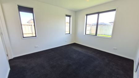 68 Oaks Drive, Lincoln - Photo 3