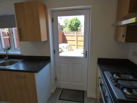 Terraced House to rent on - Photo 4