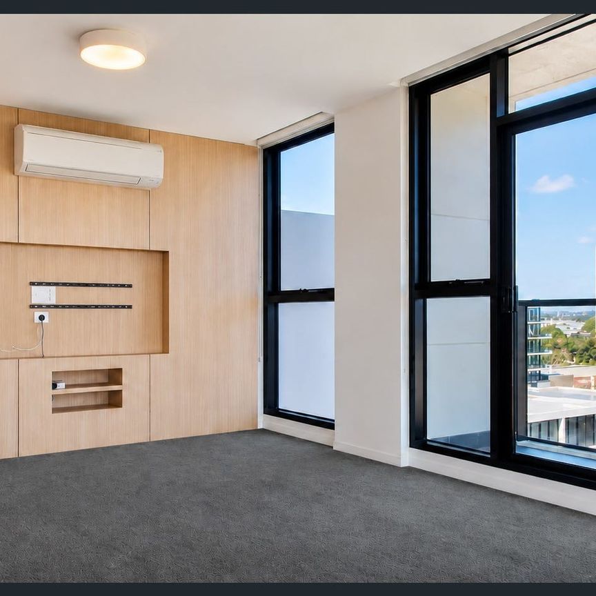 STUNNING APARTMENT WITH AMAZING VIEWS! - Photo 1