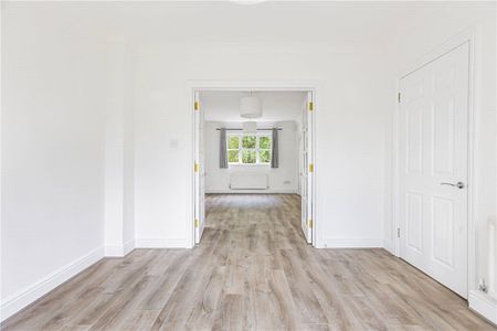 Modernised and particularly well presented 3 bedroom detached house with garage, driveway parking and good size garden. - Photo 4
