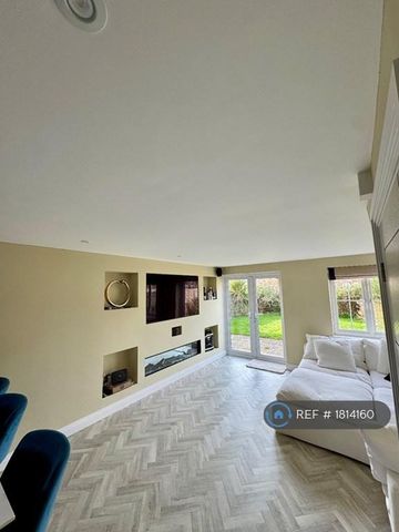 3 bedroom end of terrace house to rent - Photo 4