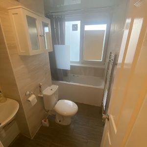 Room in a Shared House, Tildesley Road, SW15 - Photo 2