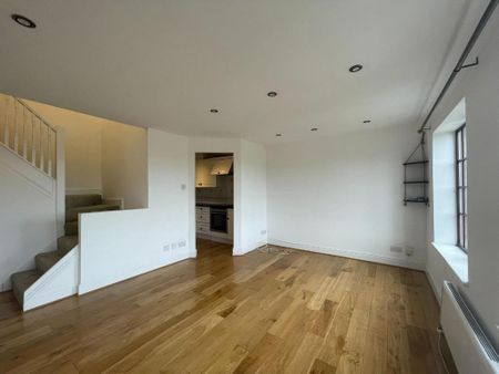 3 bedroom flat to rent - Photo 2